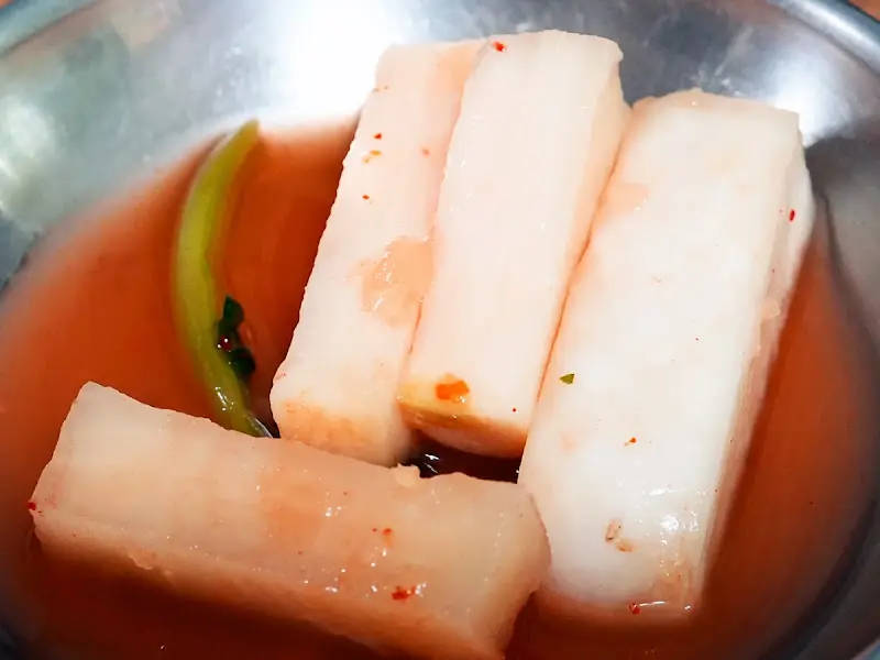 싱싱한 알타리무로 만든 김치