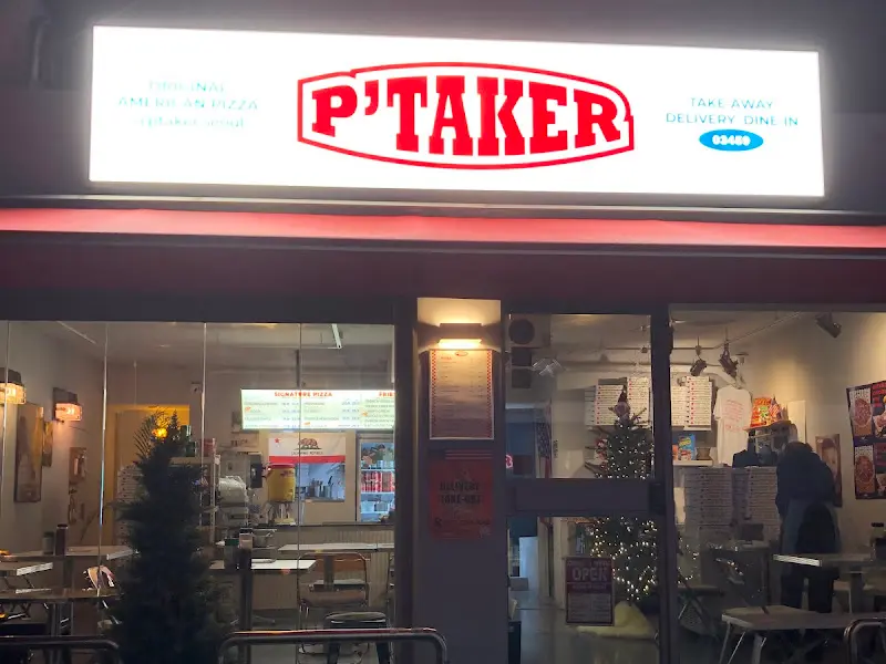 피태커 외부 간판