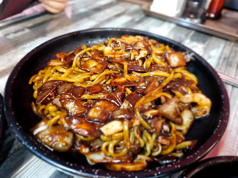 윤기 흐르는 짜장면