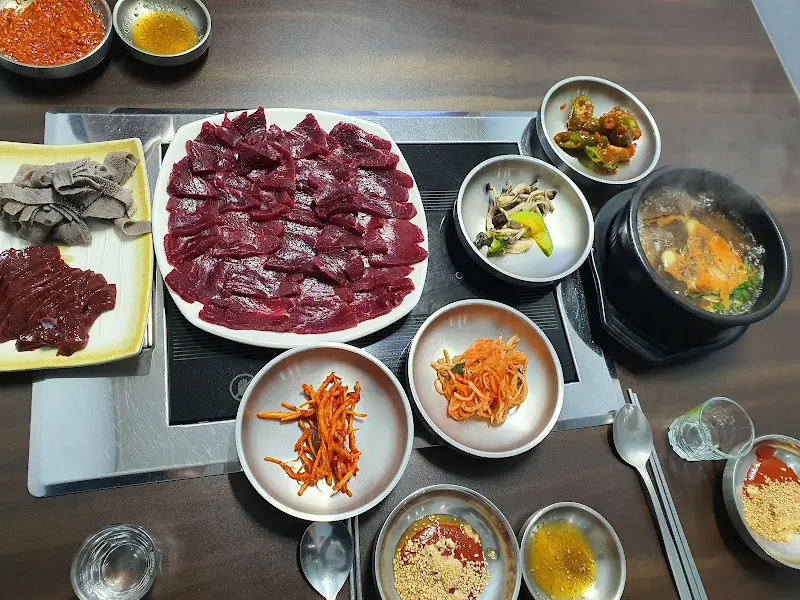 푸짐하게 차려진 한 상 차림