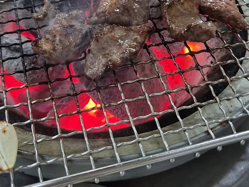 숯불에 구워지는 간받이