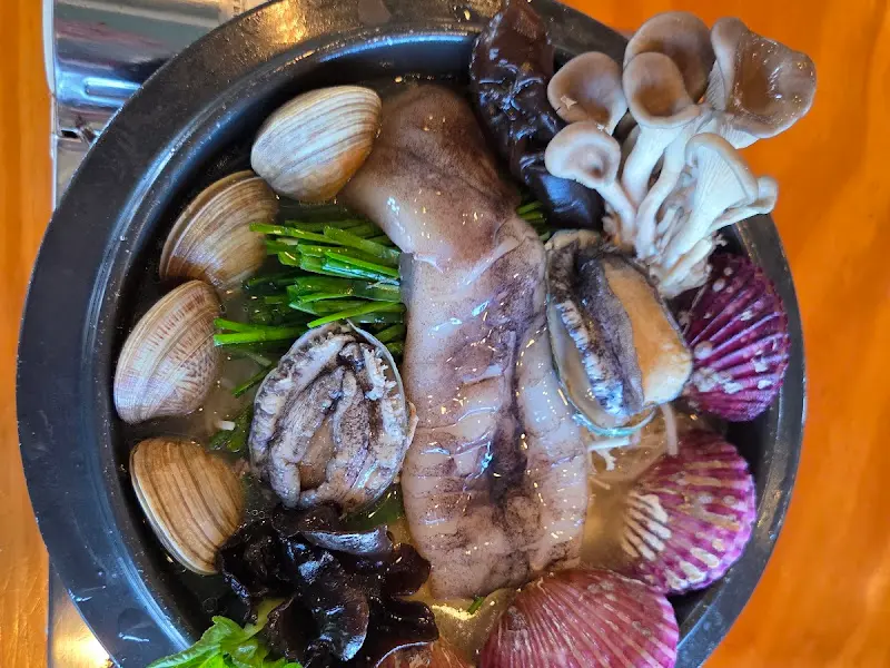 해산물이 가득 들어간 해신탕