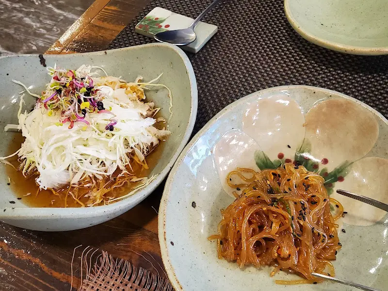 해산물 샐러드와 잡채