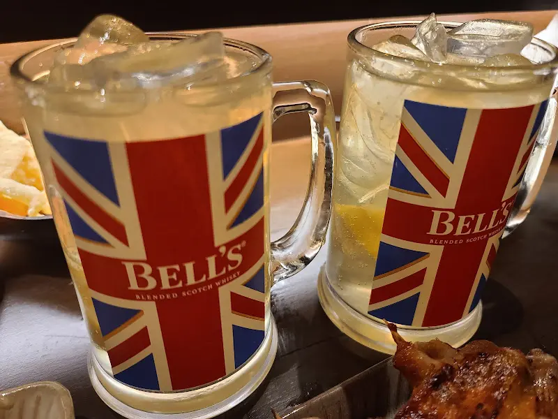 유니언잭 잔에 담긴 하이볼