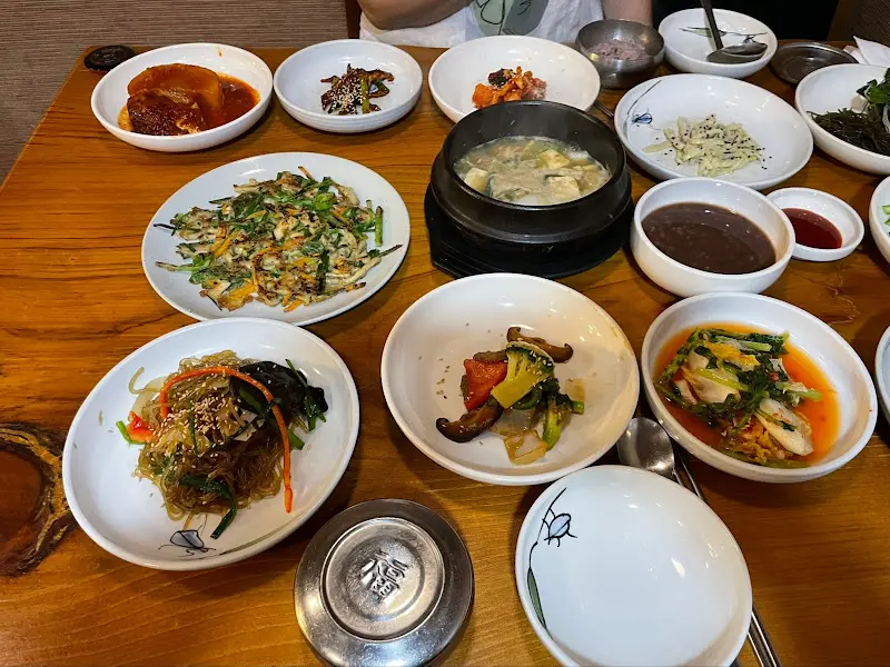 다양한 종류의 반찬들