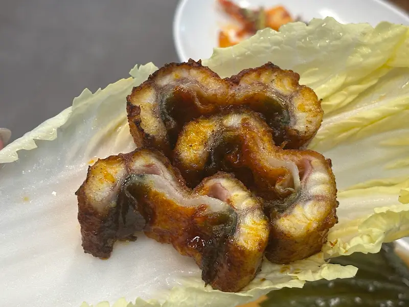 고추장 양념이 발린 장어 구이