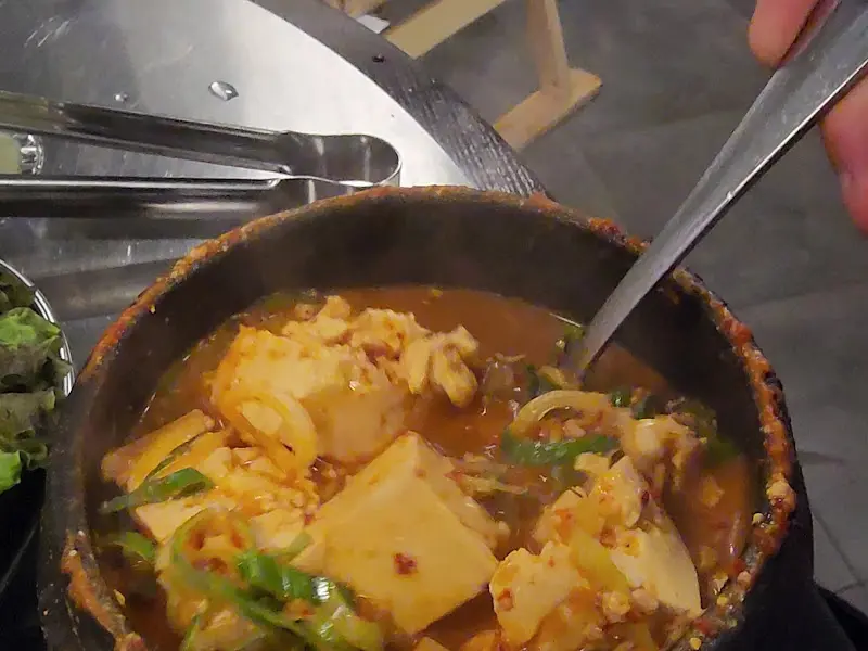 두부 한 모가 통째로 들어간 청국장