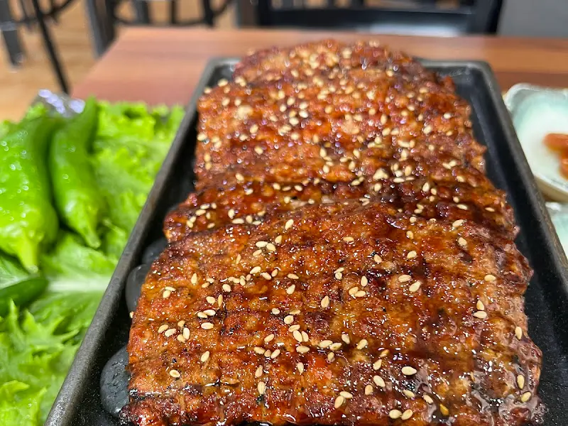 윤기가 흐르는 떡갈비