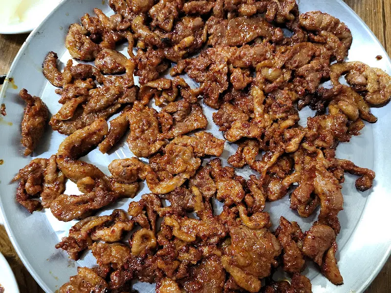 윤기가 좔좔 흐르는 돼지 석쇠 불고기