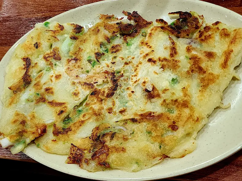 노릇하게 구워진 파전