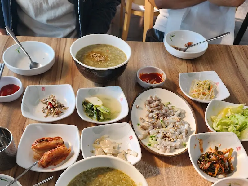 전복죽과 밑반찬