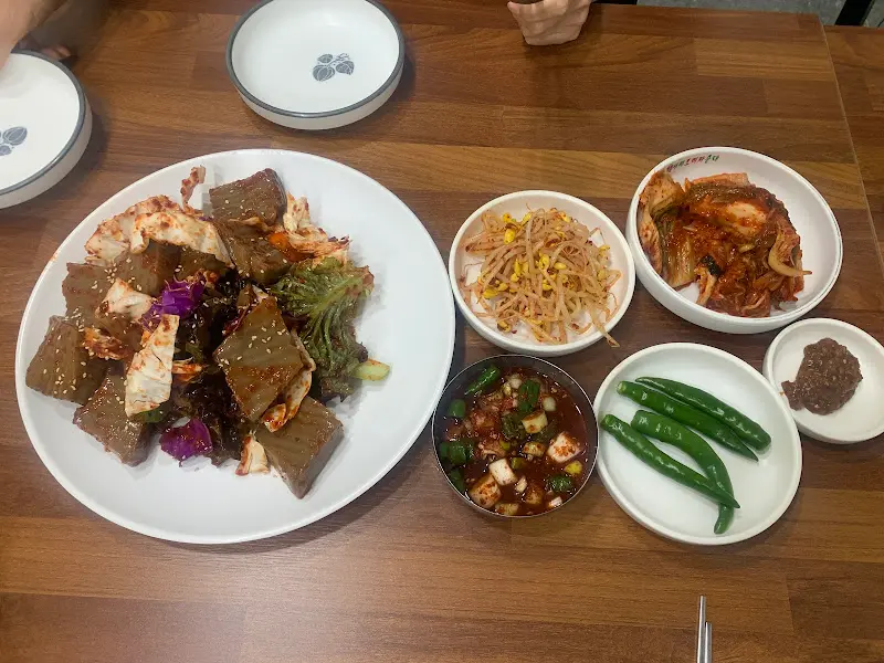 도토리묵무침과 밑반찬