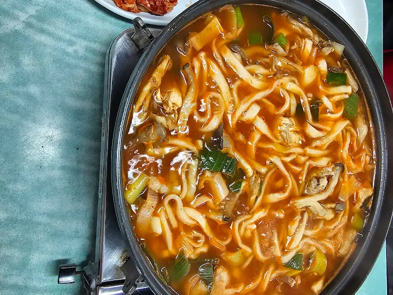 팔도식당 닭칼국수 면발