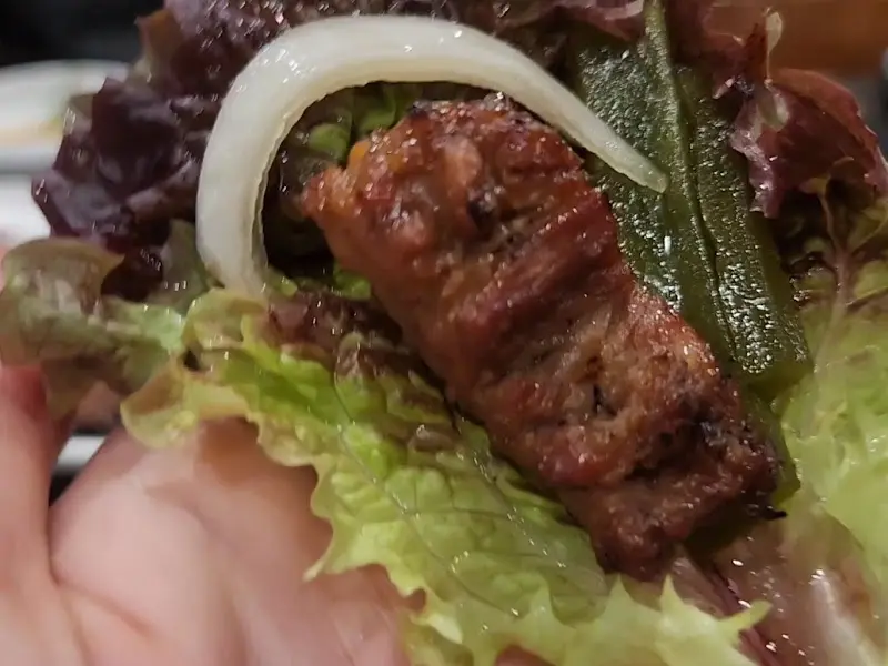 싱싱한 쌈 채소와 갈비