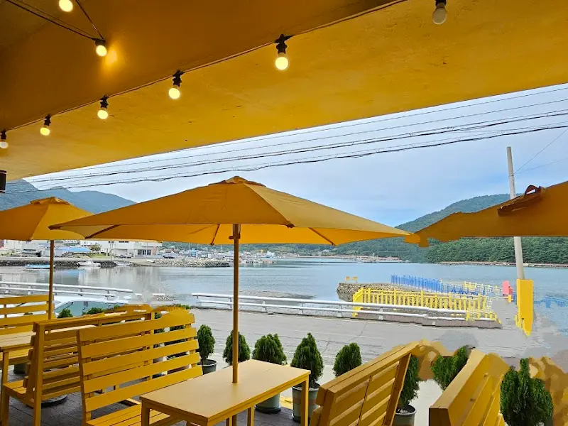 노랑버덩 야외 테이블