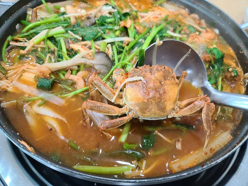 참게가 들어간 매운탕