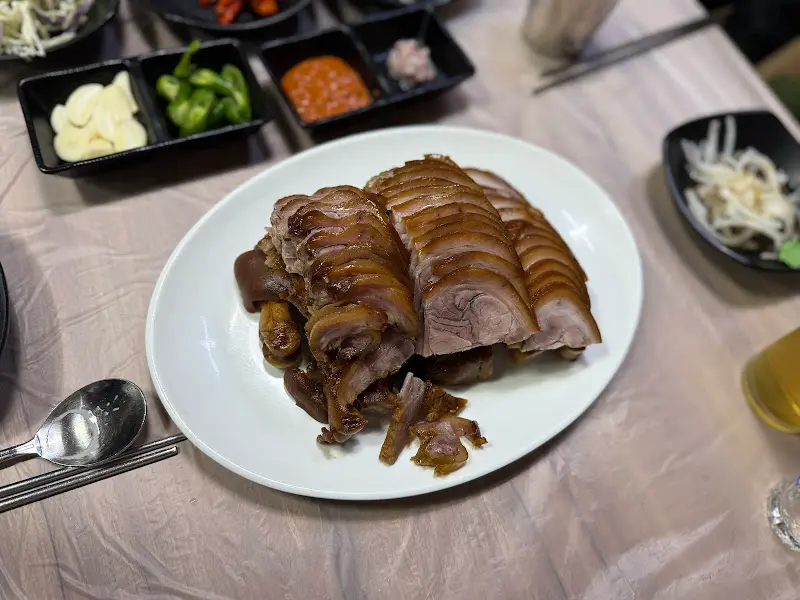 족발 한 상 차림