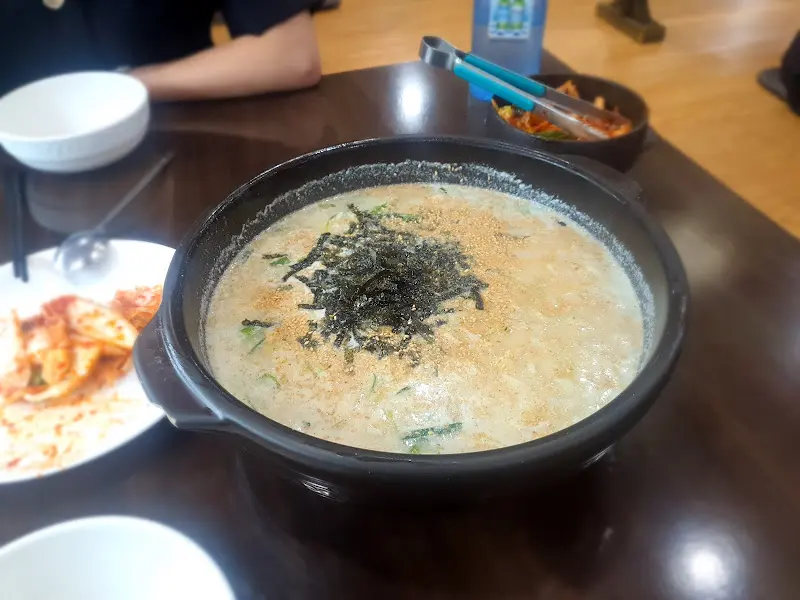 들깨칼국수 한 상 차림