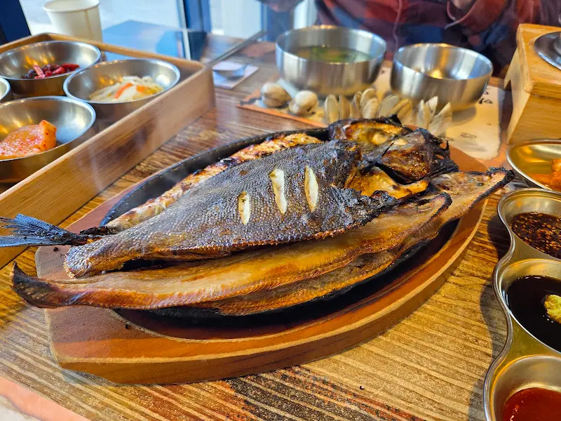 화덕 생선구이 한 상 차림