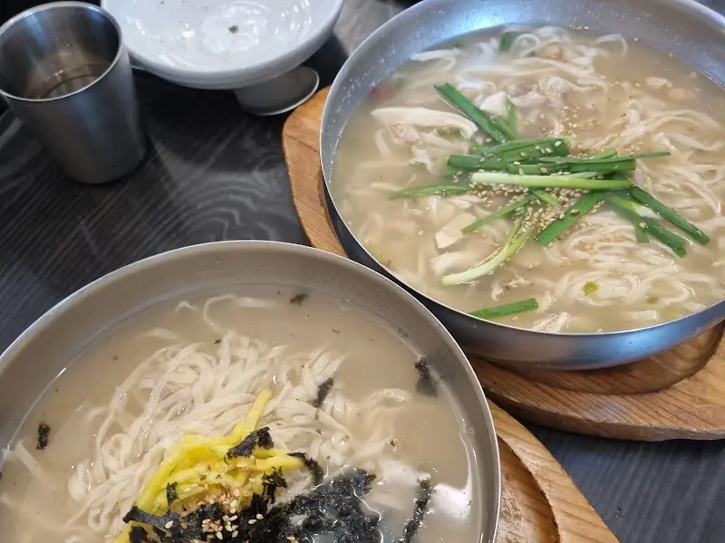 닭칼국수
