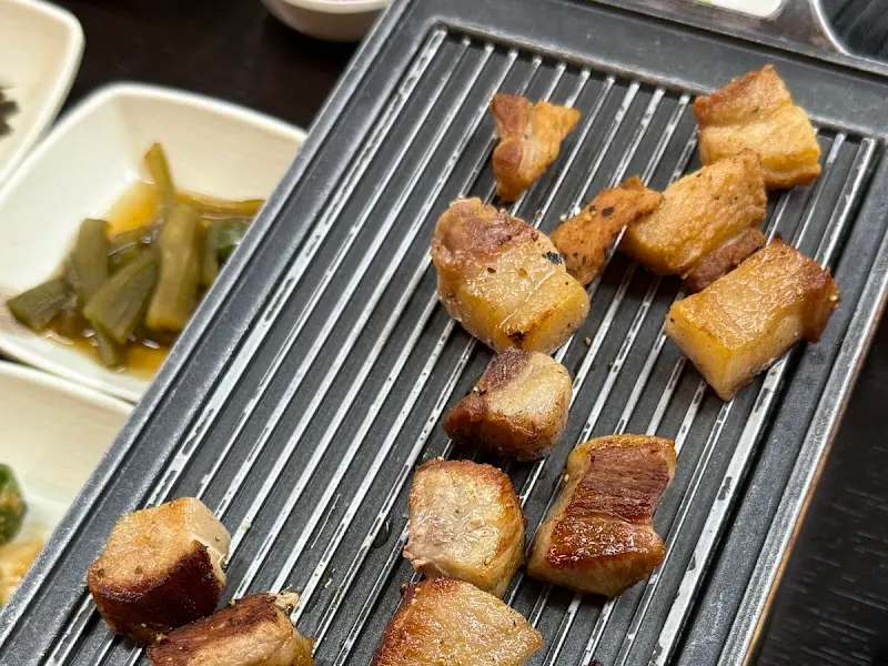 구워지고 있는 깍둑 가브리살