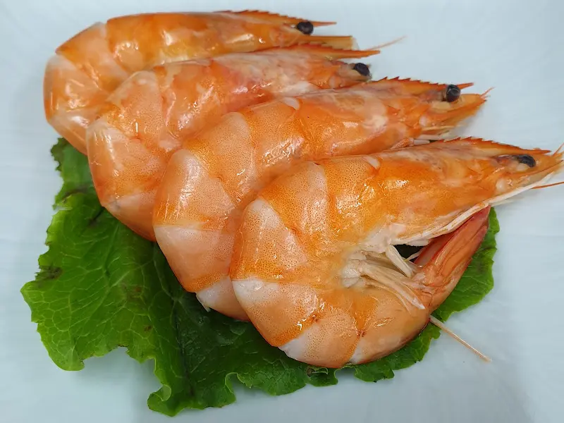 윤기가 흐르는 삶은 새우