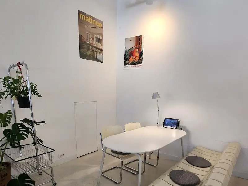 뇽뇽테이블 내부 좌석