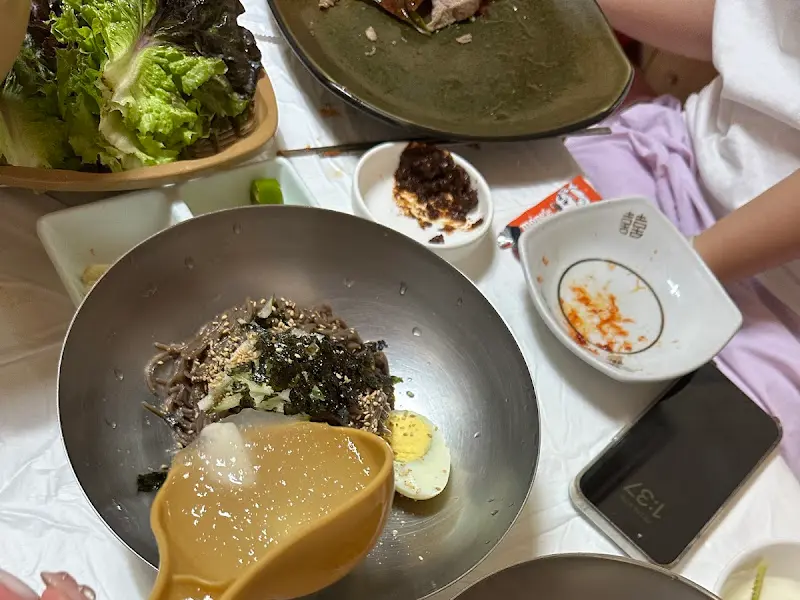 회막국수에 동치미 육수 투하!