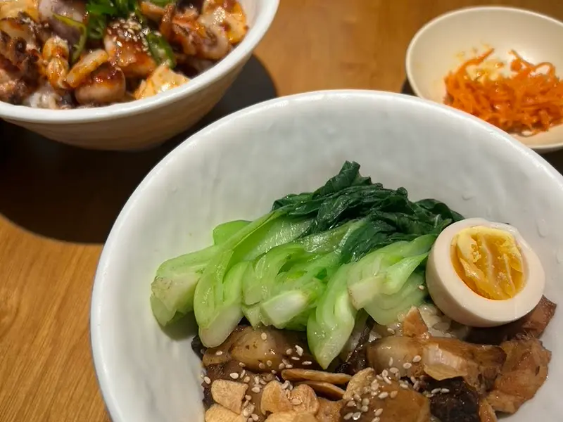 숯불 동파 플래터와 숯불 비프 스테이크 플래터