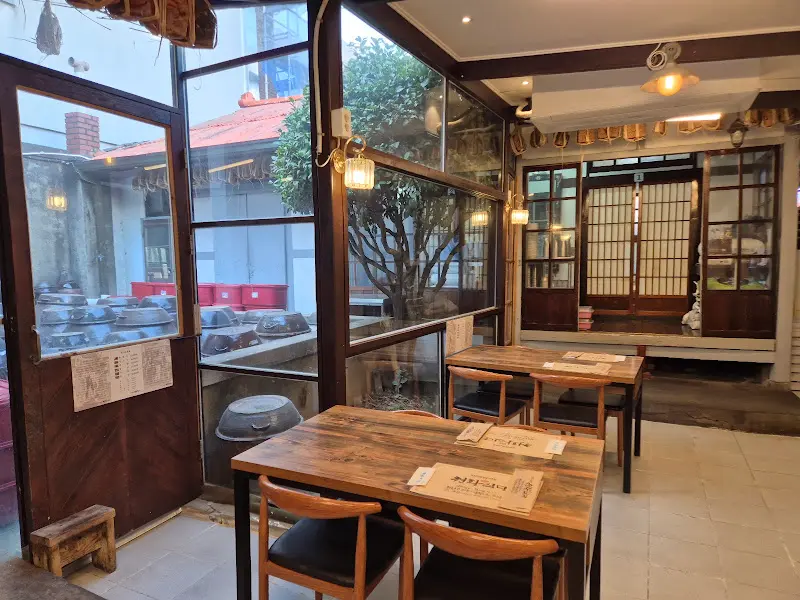 천황식당 내부 테이블