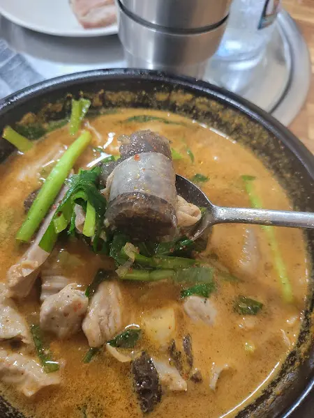 푸짐한 섞어국밥 건더기