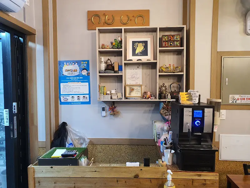 식당 내부 카운터 모습