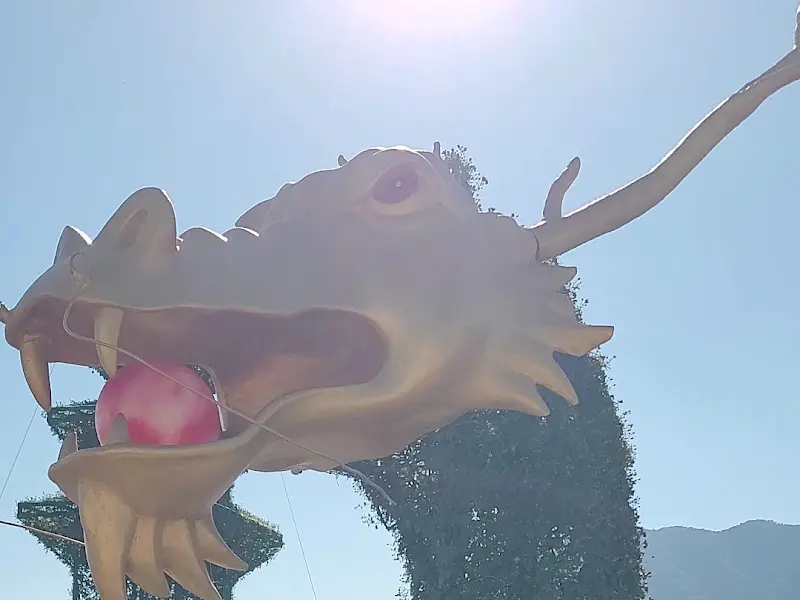 라이온 식당 근처 공원의 조형물