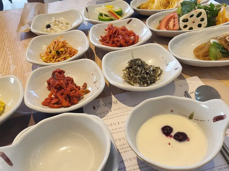 정갈한 밑반찬들