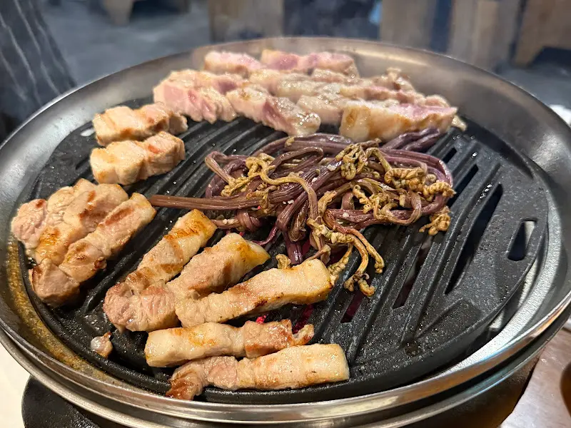 고반식당 계양구청점의 불판 위 고기