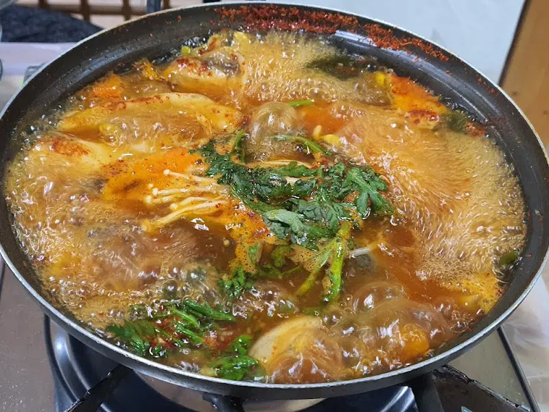 보글보글 끓는 소고기곱창전골
