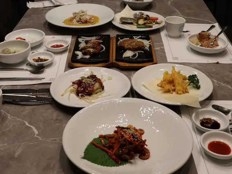 따뜻한 요리가 주를 이루는 두 번째 상차림