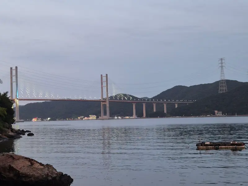 바다 위에 떠 있는 마창대교