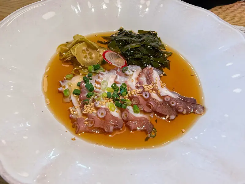 참기름 향이 솔솔 풍기는 문어 숙회