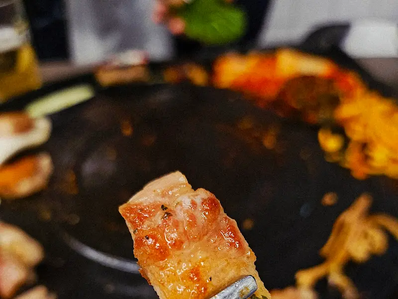 잘 구워진 흑돼지