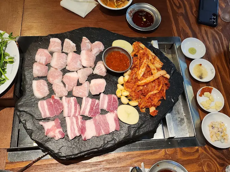 돌판 위 모듬구이