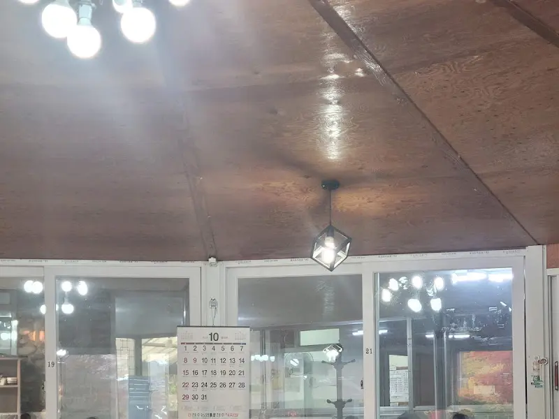 사슴집 천장과 조명