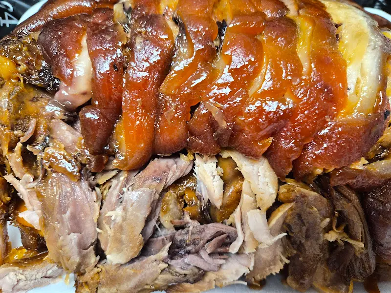 윤기가 흐르는 족발의 클로즈업 사진