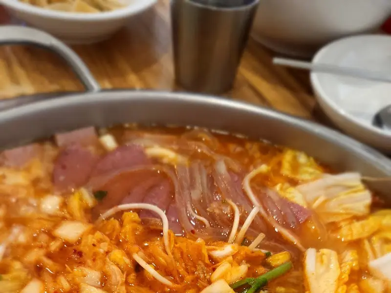 보글보글 끓는 부대찌개