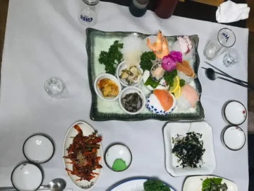 금강 바라보며 즐기는 서천 강변횟집, 잊지 못할 푸짐한 스끼다시 향연 속 숨겨진 보석같은 맛집