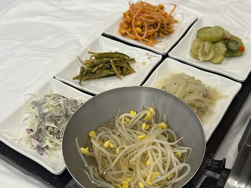 정갈하게 차려진 밑반찬