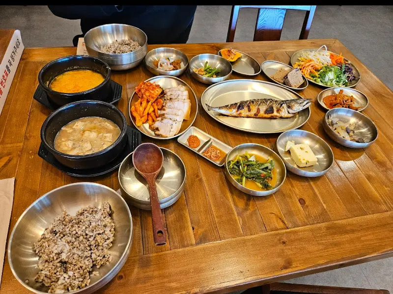 다양한 나물 반찬들