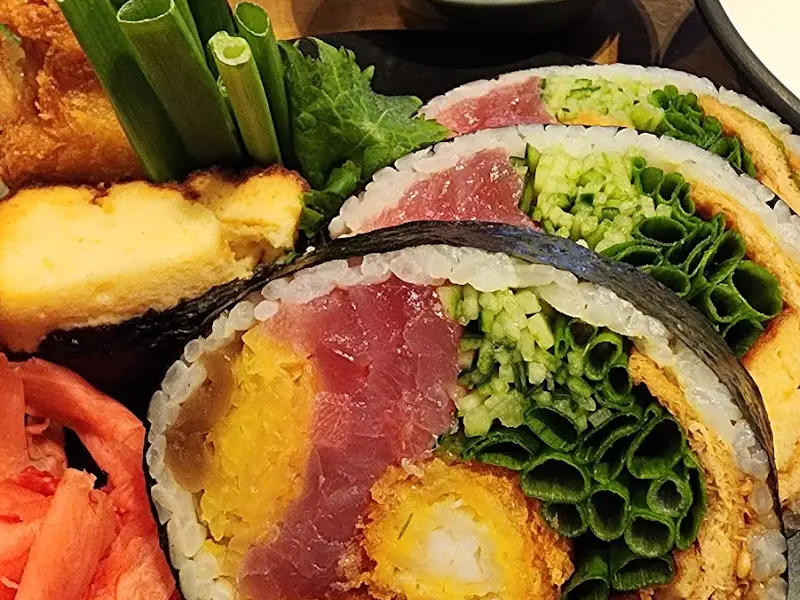 알록달록한 색감의 후토마키 단면