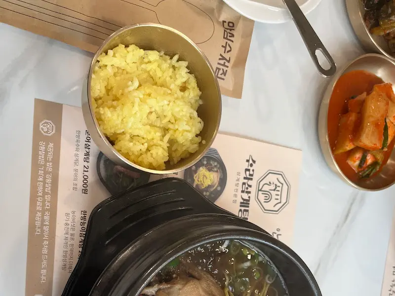 능이 삼계탕과 깍두기