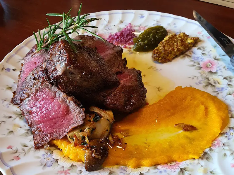 육즙 가득한 채끝 스테이크